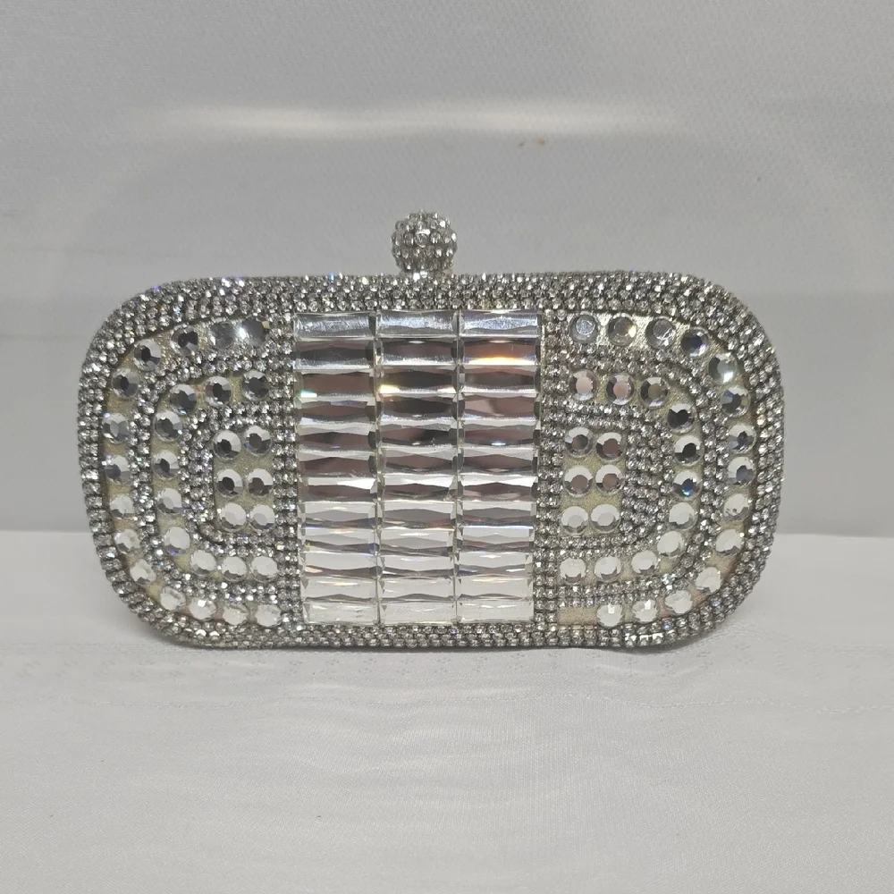 Elegant Silver Clutch - Picture 2 of 3